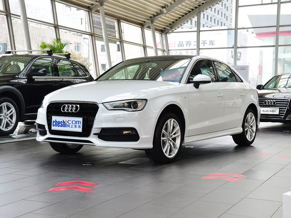 奥迪(进口) 40TFSI 1.8T DCT 车辆左前45度视角