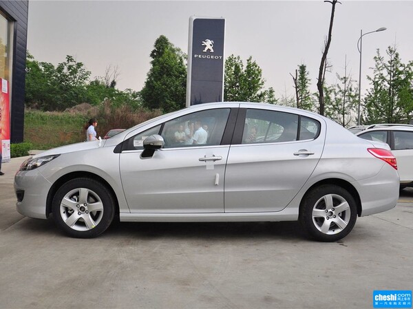 东风标致  乐享版 1.6L 自动 车辆左正侧视角