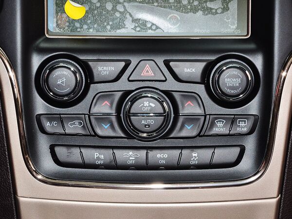 Jeep  3.0L 自動(dòng) 中控臺(tái)中央特寫