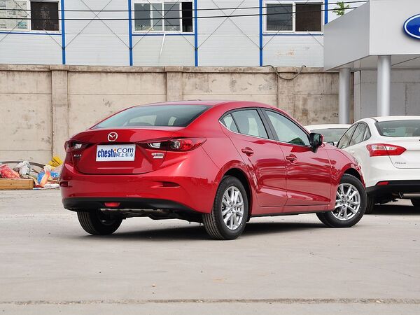 长安马自达  三厢 1.5L 自动 车辆右侧尾部视角