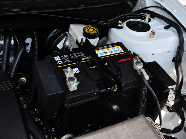 奇瑞汽车  1.6L CVT 蓄电池特写