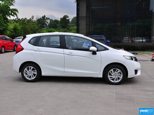 广汽本田  1.5 CVT 车辆正右侧