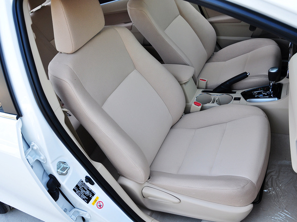 一汽丰田  1.6L CVT 副驾驶席座椅45度特写