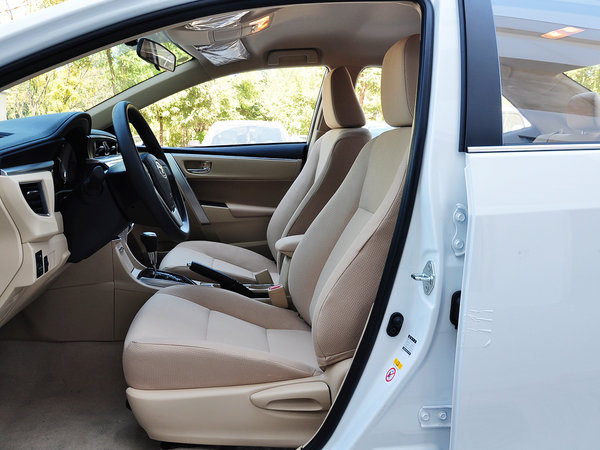 一汽丰田  1.6L CVT 驾驶席座椅正视图