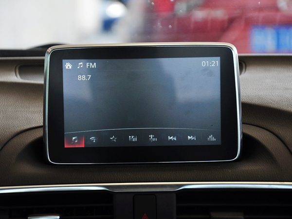 长安马自达  三厢 2.0L 自动 中控仪表台上方