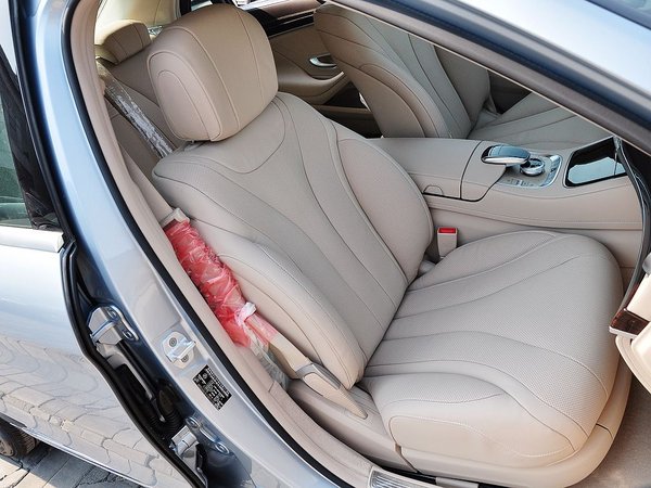 奔驰(进口)  S320L 副驾驶席座椅45度特写