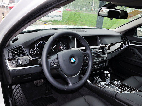 华晨宝马 528Li 中控台左侧