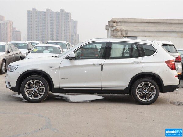 宝马(进口)  xDrive20i 车辆正右侧