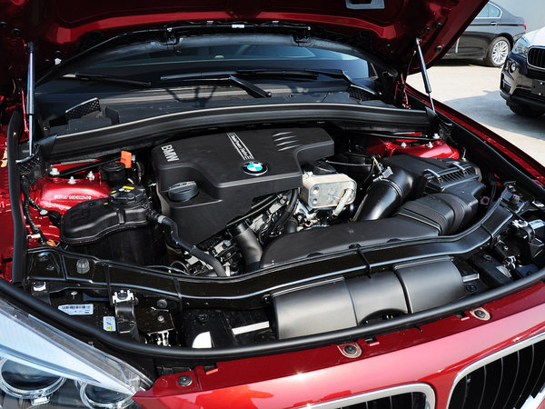 华晨宝马  sDrive18i 发动机主体特写