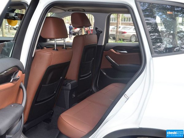 华晨宝马  sDrive20i 第二排座椅45度视角