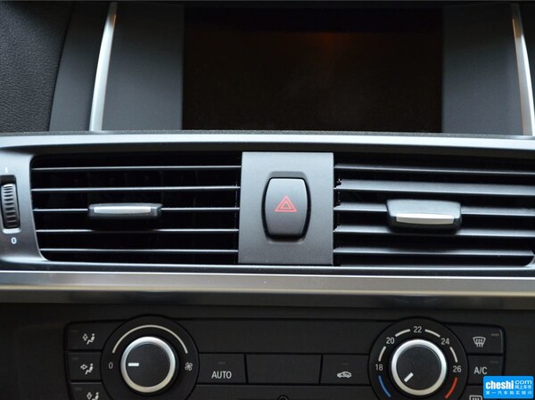 宝马(进口)  xDrive20i 中控仪表台总特写
