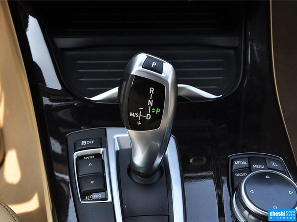 宝马(进口)  xDrive20i 后备箱局部特写