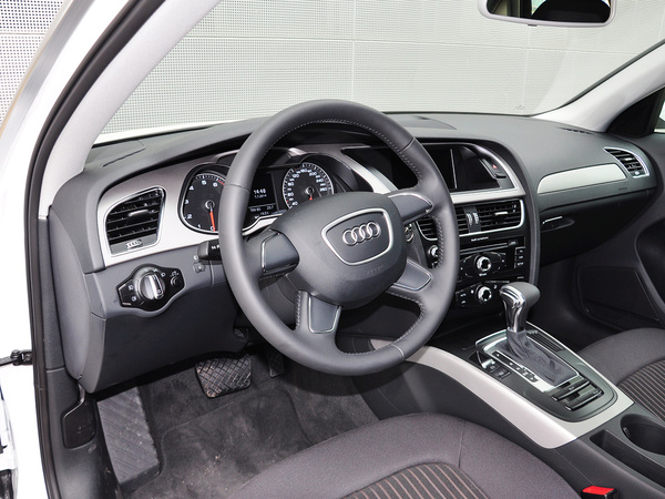 一汽奥迪  30 TFSI 自动 中控台左侧