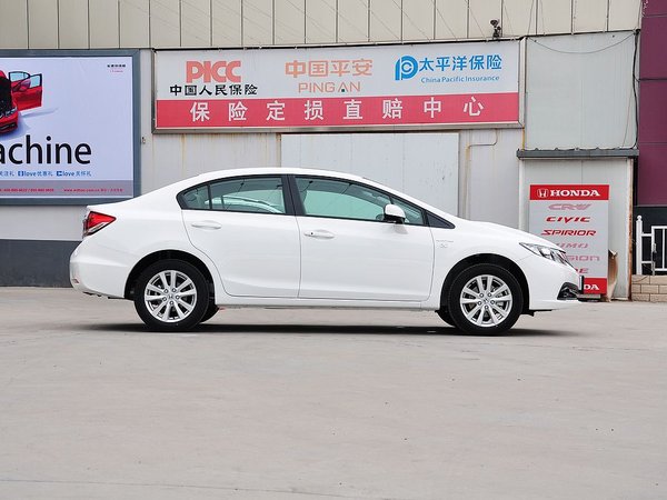 东风本田  1.8L 自动 车辆正右侧