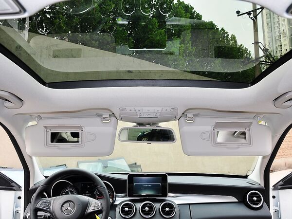 北京奔驰  C 200 L 前遮阳板打开