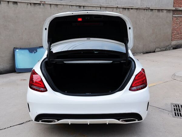 北京奔驰  C 200 L 后备箱整体特写