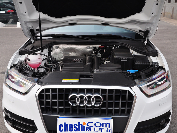 一汽奥迪  30 TFSI 发动机局部特写
