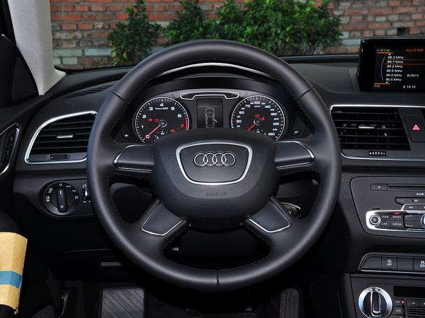 一汽奥迪  30 TFSI 方向盘整体