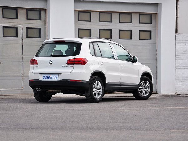 上汽大众  1.8TSI 自动 车辆右侧尾部视角