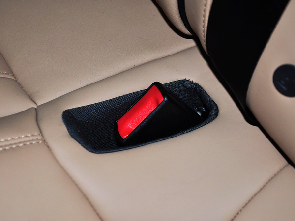 保时捷  Cayenne 3.0T 第二排座椅安全带