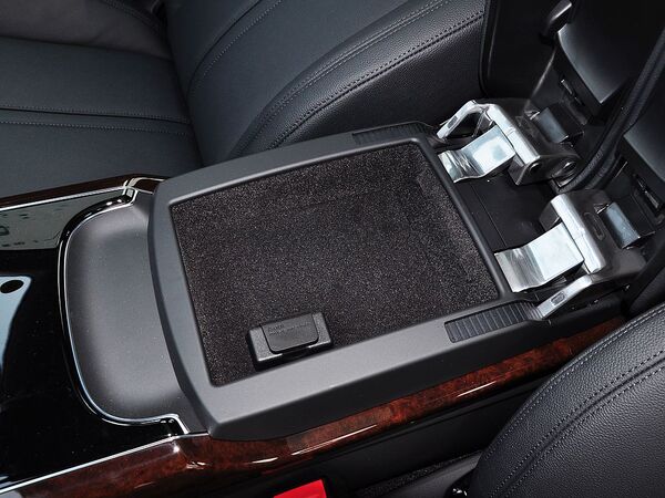 奥迪(进口)  45 TFSI 前排座椅中央中间