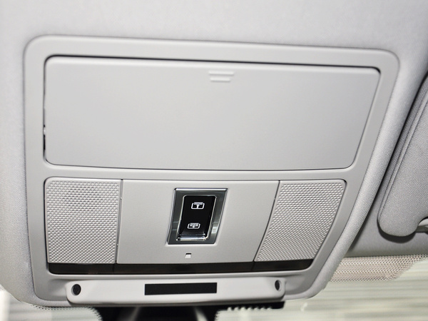 路虎  2.0T 前排车顶中央特写