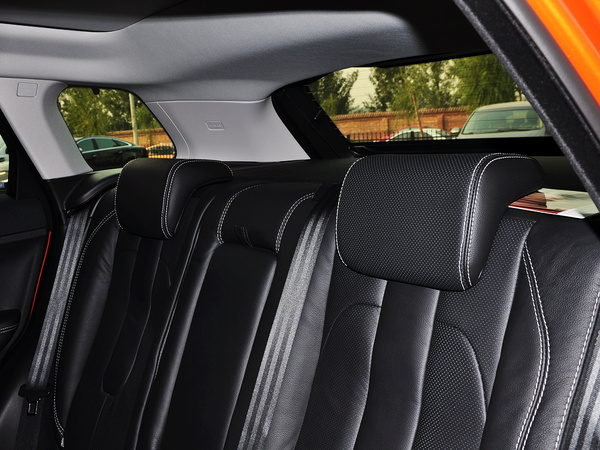 路虎  2.0T 第二排座椅头枕整体