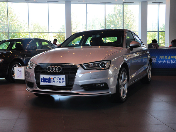 一汽奥迪 Limousine 35 TFSI 车辆左前45度视角