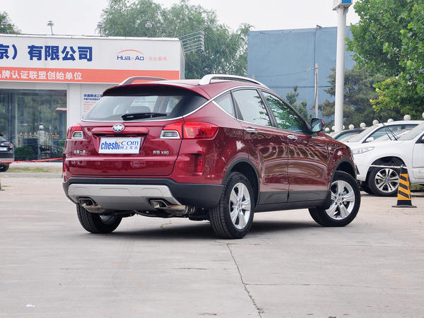 一汽奔騰  2.0L 自動 車輛右側尾部視角