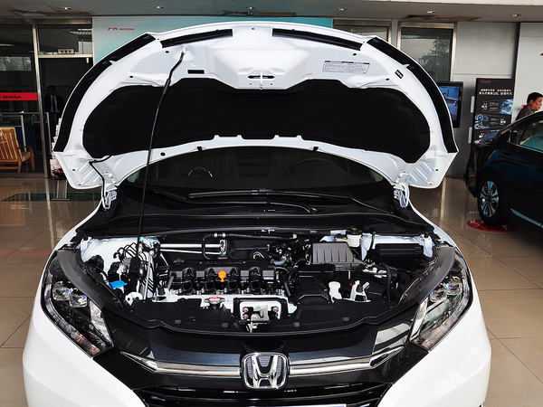 广汽本田  1.8L CVT 发动机局部特写