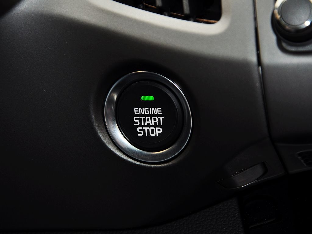 东风悦达起亚  2.0L 自动 车辆点火开关特写