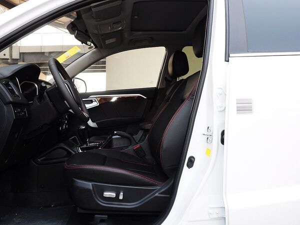 吉利汽车  运动版 2.0L 自动 驾驶席座椅正视图
