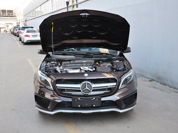 奔驰AMG  GLA 45 AMG 4MATIC 车辆发动机舱整体