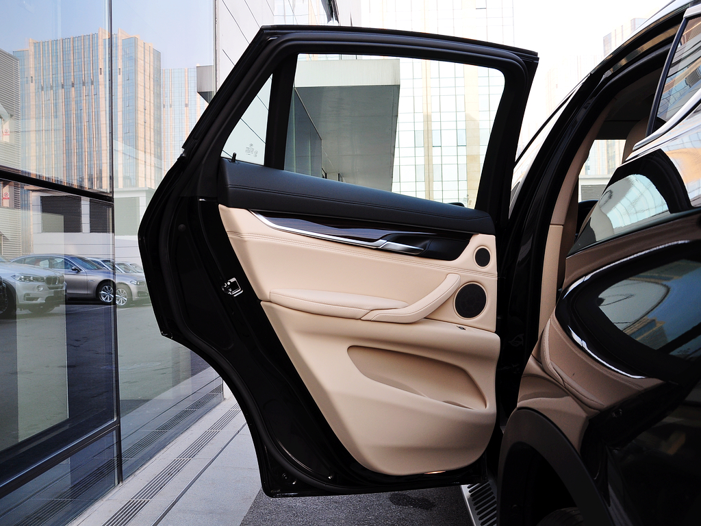 宝马(进口)  xDrive35i 左后车门正视图