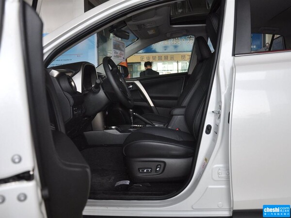一汽丰田  2.0L CVT 副驾驶座椅正视图