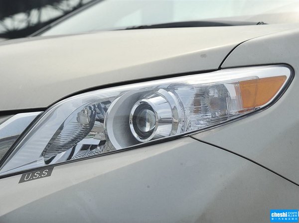 丰田(进口)  3.5L 自动 车辆大灯细节