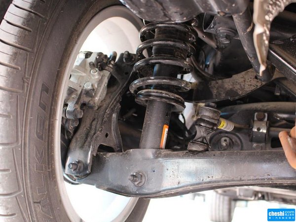Jeep 2.0L 自动 后悬架特写