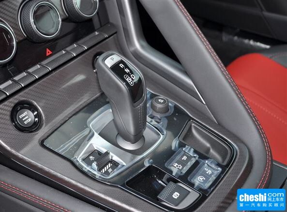 捷豹  5.0T 挂档把手特写
