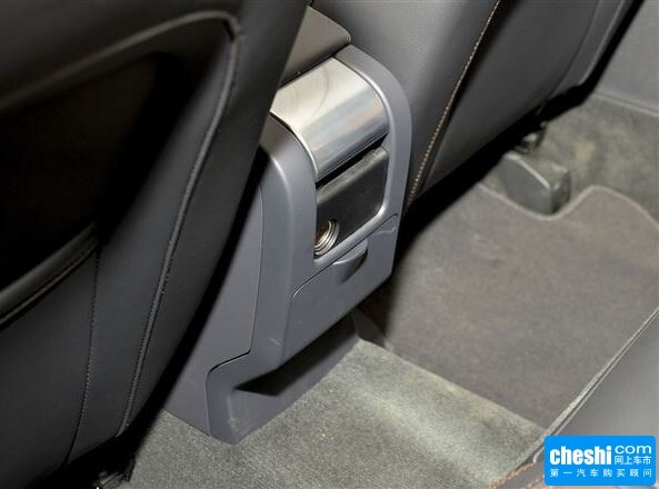 沃尔沃亚太  2.0T T5 AWD 前排座椅中央后方整体
