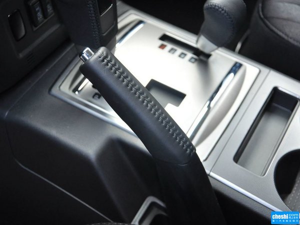 三菱(进口)  3.0L 自动 手刹/驻车按键