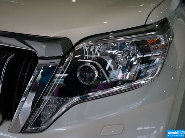 一汽丰田  3.5L 自动 车辆大灯细节
