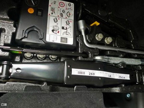 一汽奥迪  40 TFSI 随车工具