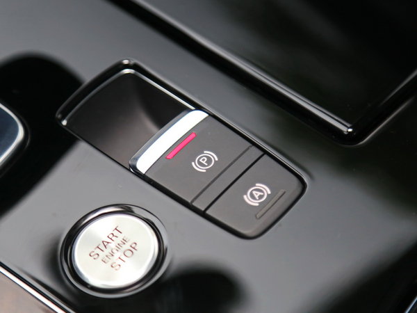 奥迪(进口)  50 TFSI 手刹/驻车按键