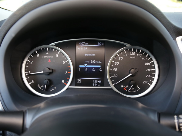 东风日产 1.8XV 仪表盘