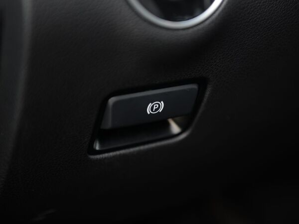 奔驰(进口)  GLE 手刹/驻车按键