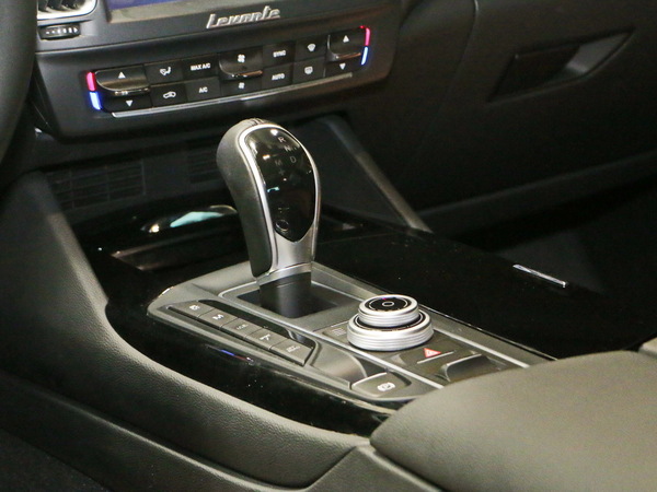 玛莎拉蒂  3.0T 换挡杆