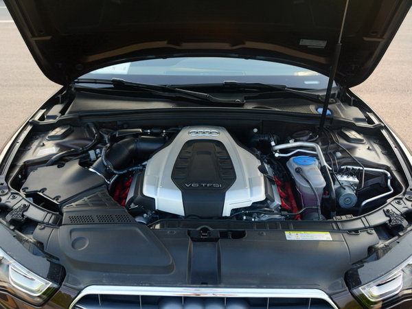 奥迪(进口)  3.0 TFSI Coupe 发动机舱
