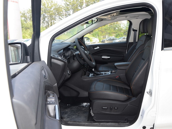 長安福特  EcoBoost 前排空間