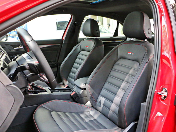 上汽大众 2.0T 前排座椅