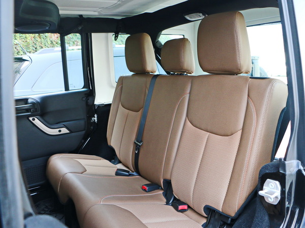 Jeep  3.0L 第二排座椅